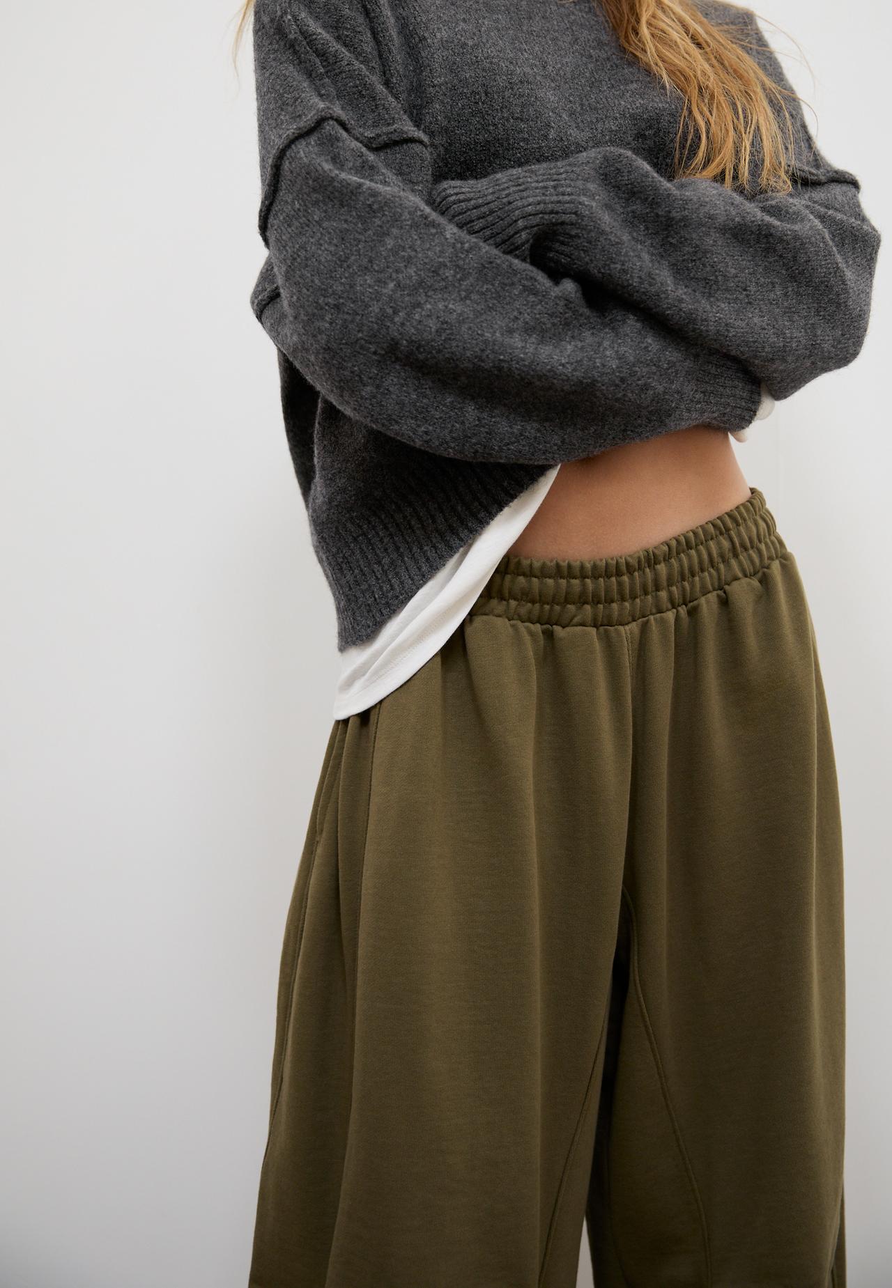 Round neck knit jumper — Dark grey