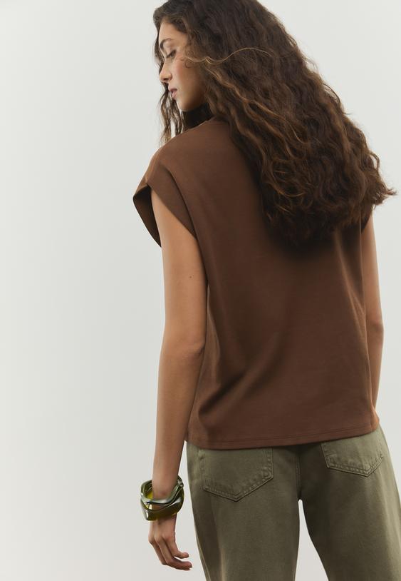 basic sleeveless t shirt