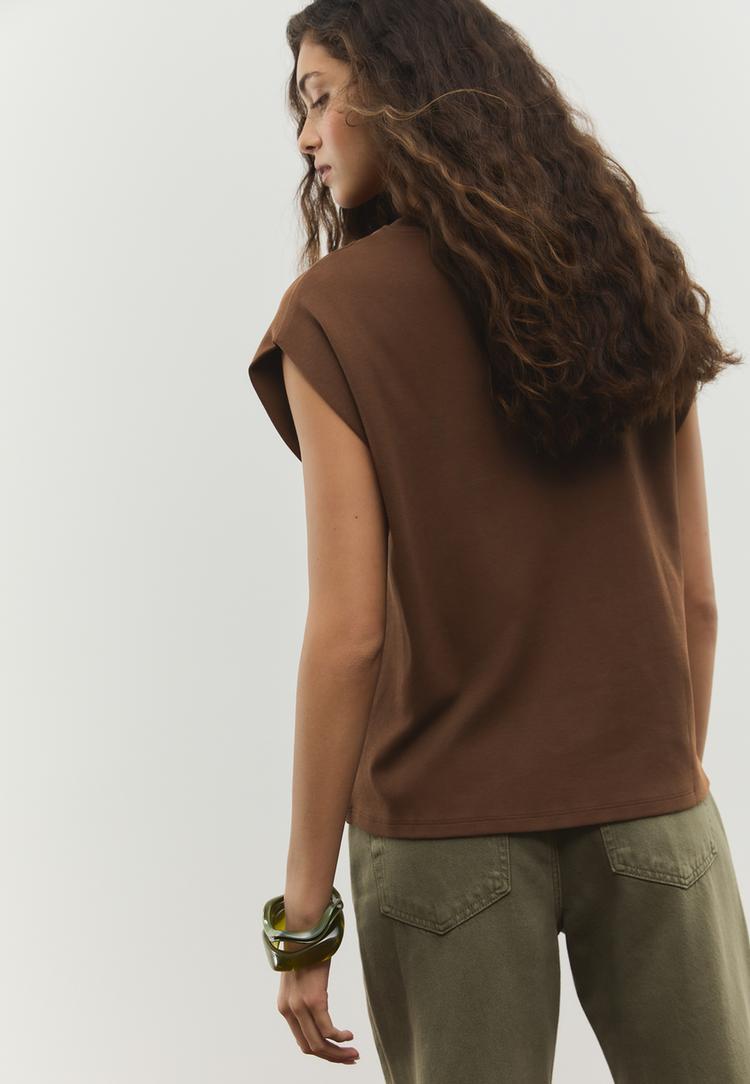 basic sleeveless t shirt
