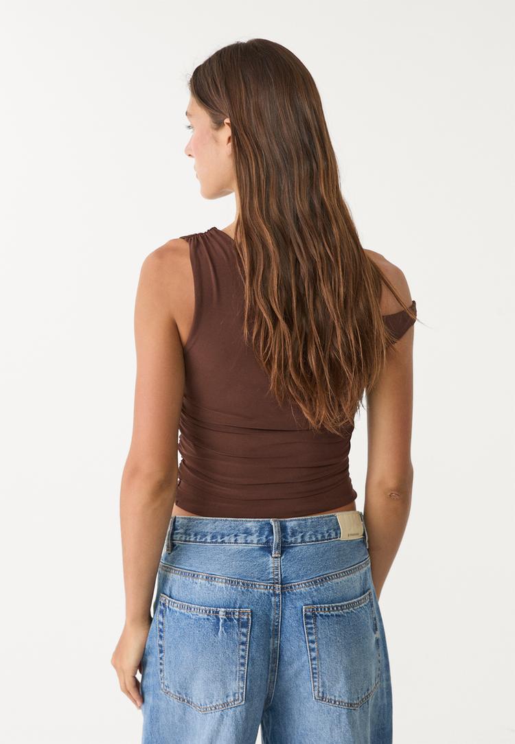 camiseta corta asimetrica frunce