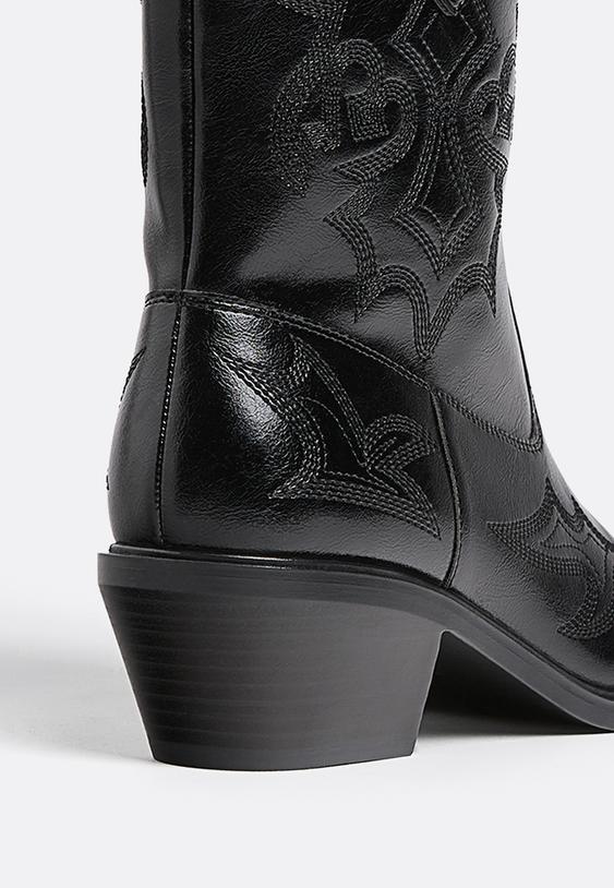 Stradivarius Magas Sarkú Cowboy Bokacsizma 1-040 40