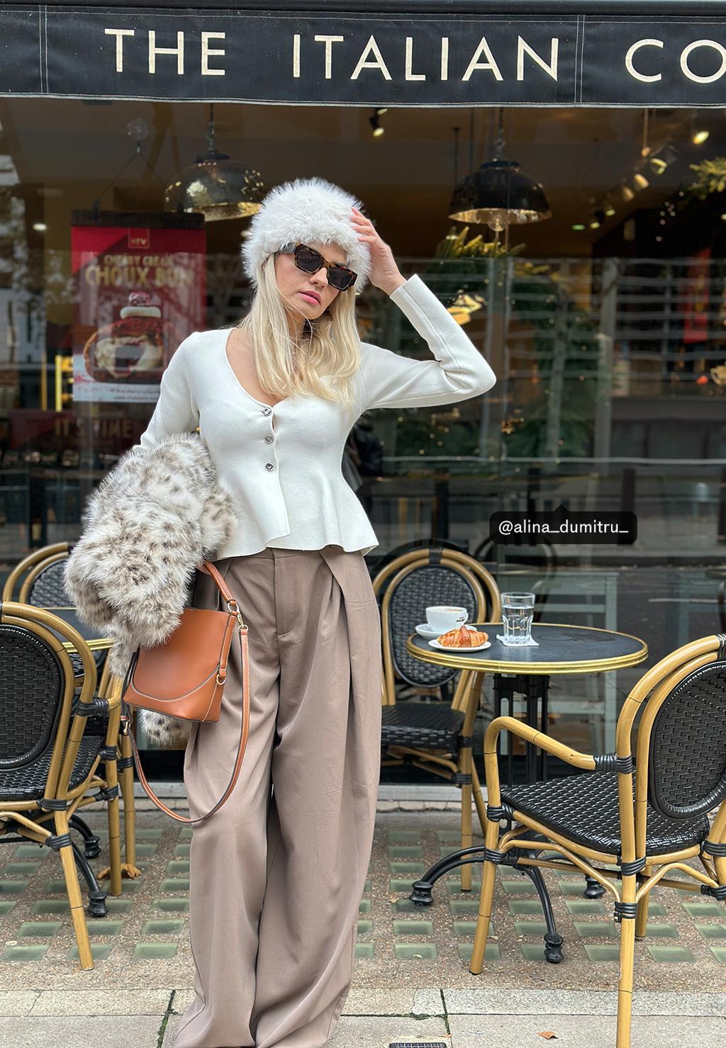 Трикотажный жакет с баской и пуговицами