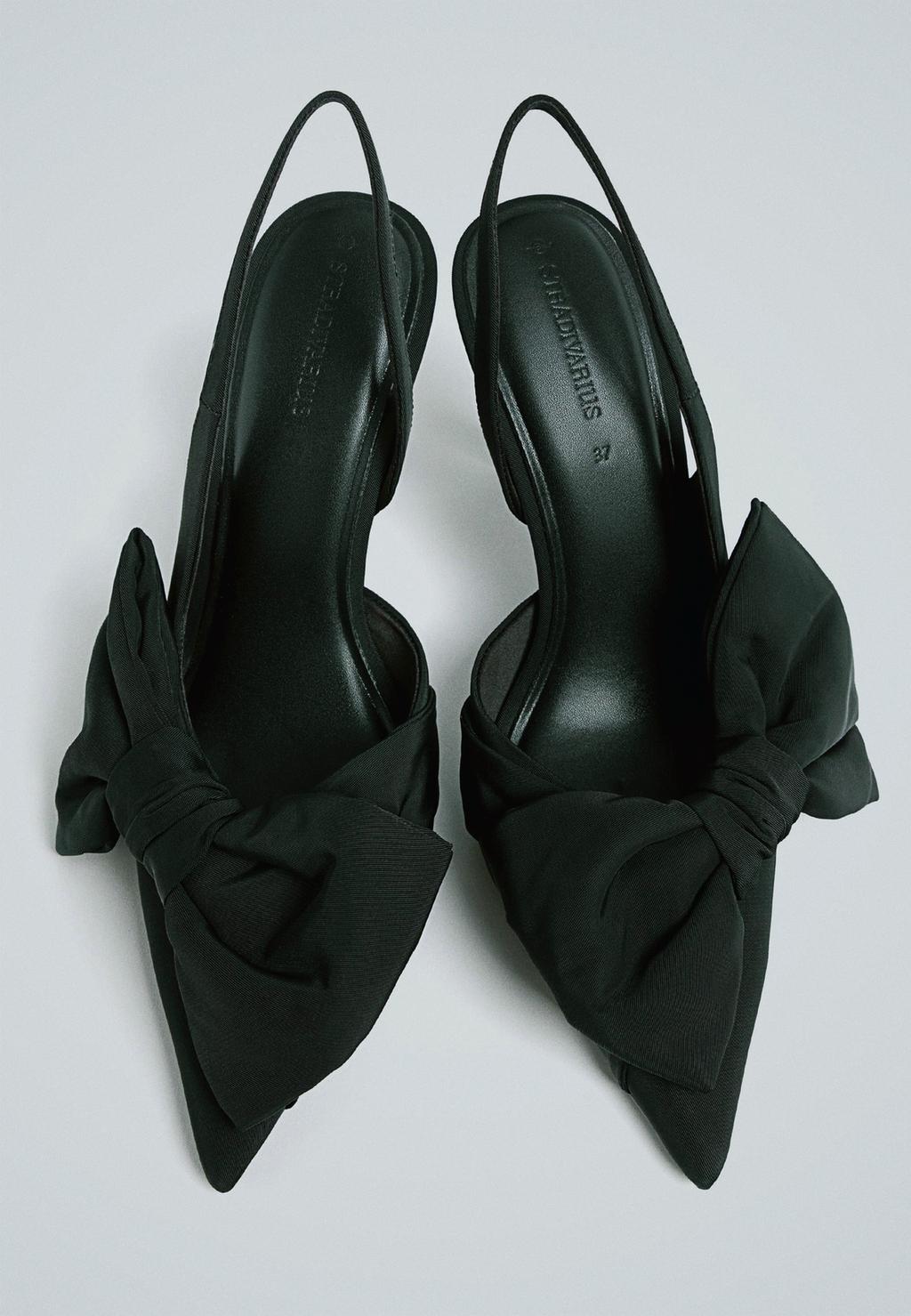 High-heel shoes with bow