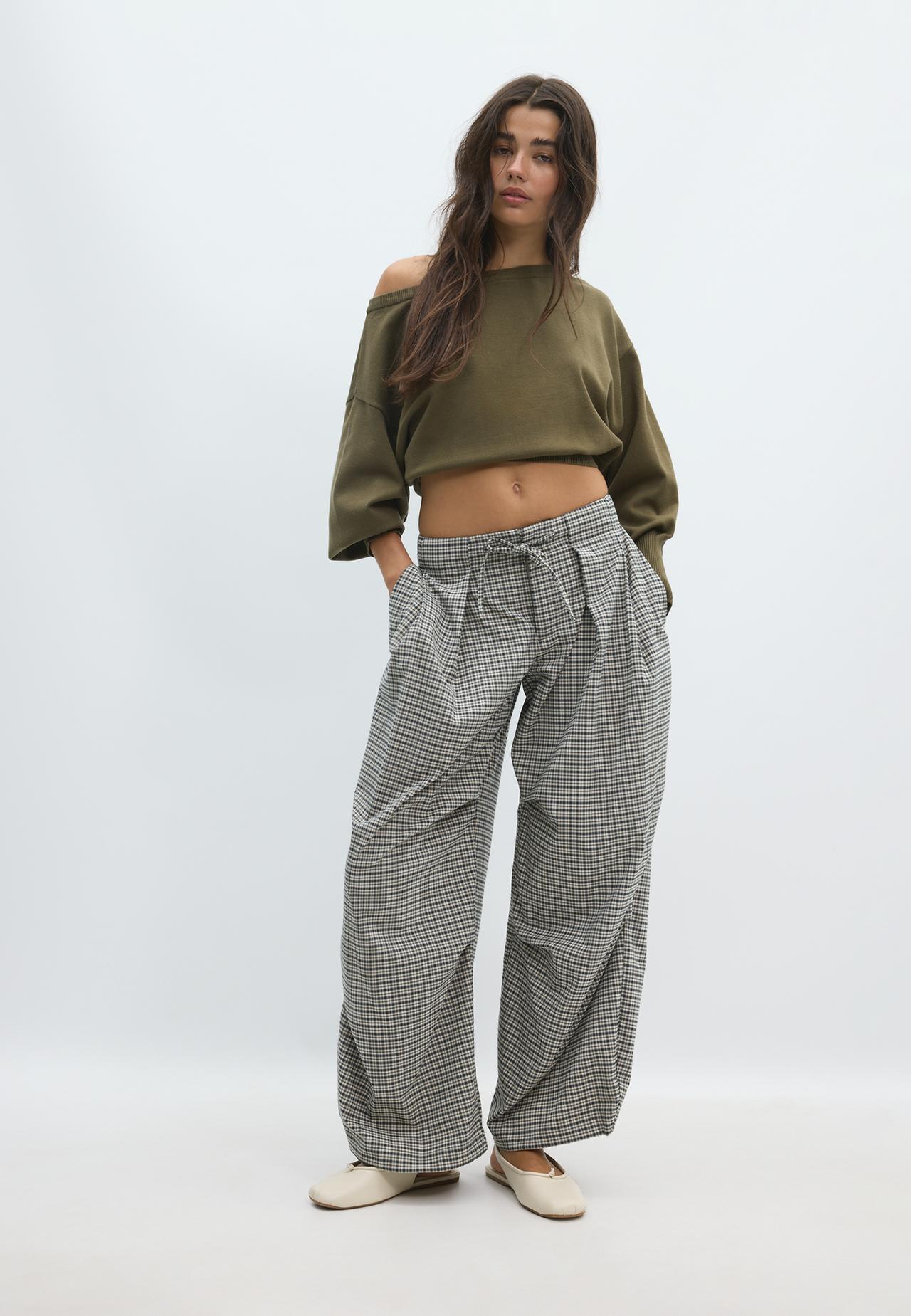 Technical trousers with pleat detail and print — Black
