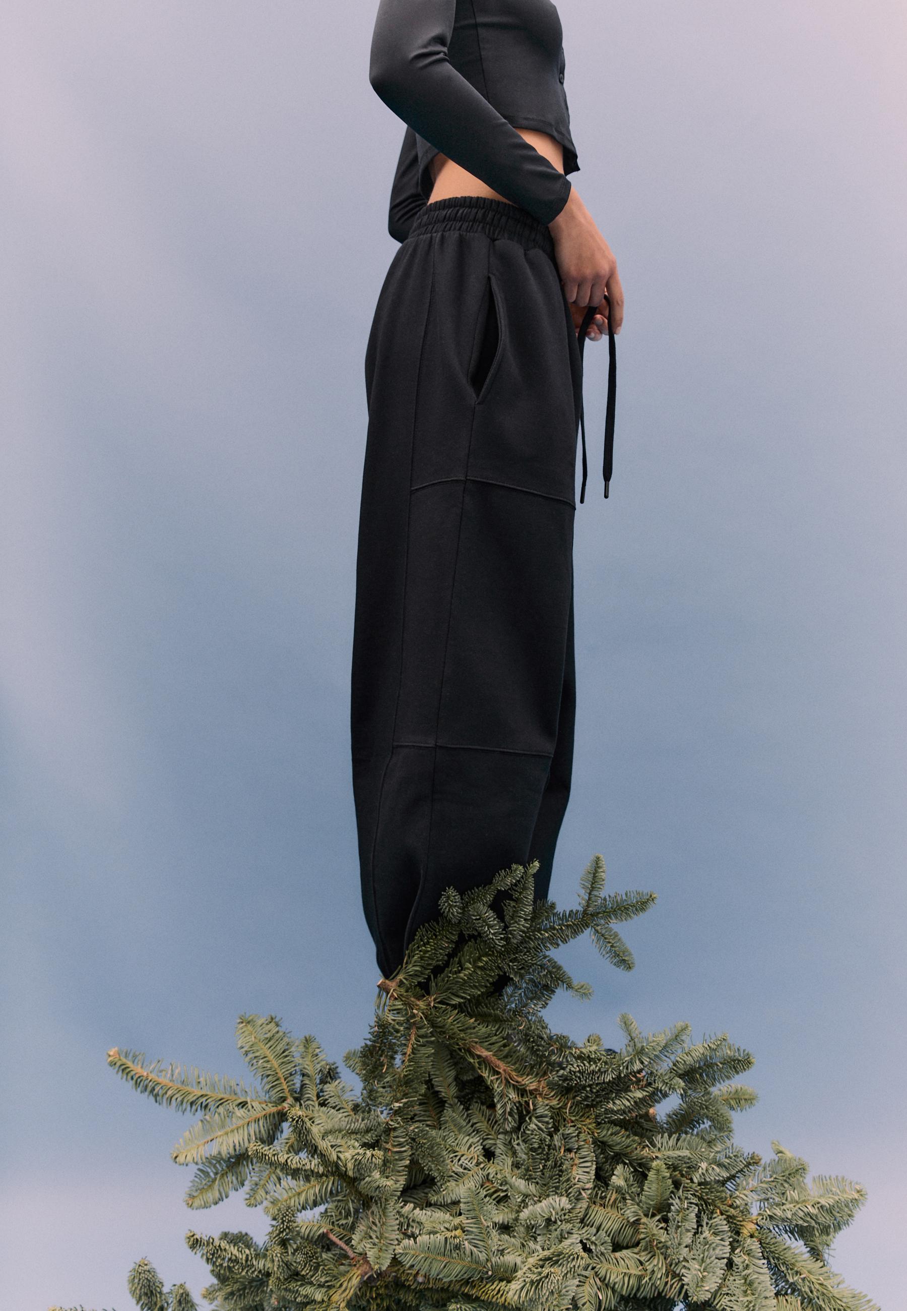 Plush balloon jogger trousers — Black