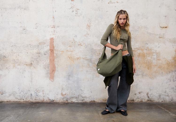 Low-rise cargo trousers — Dark grey