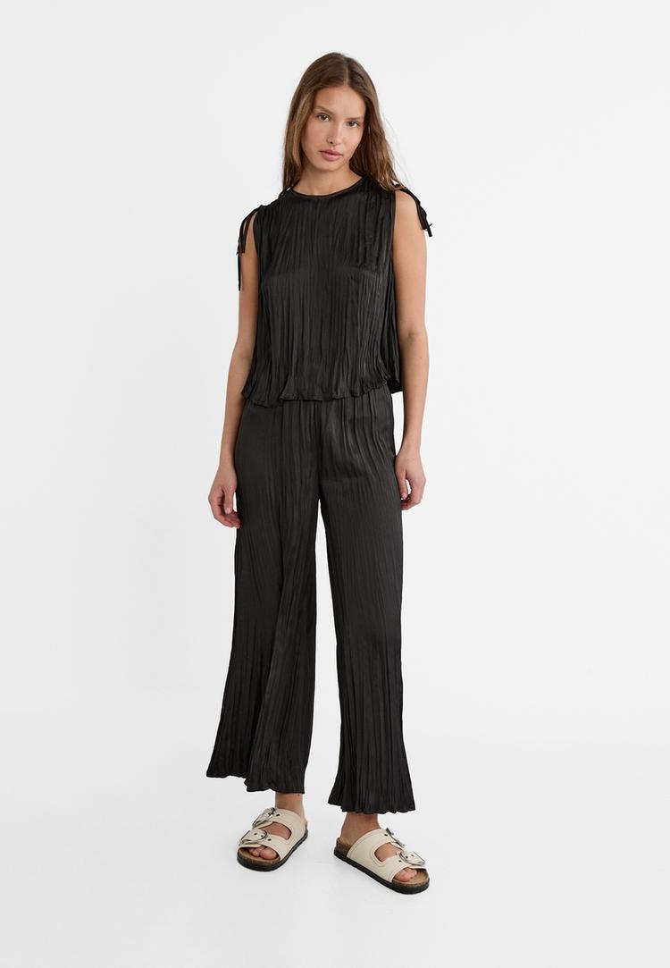 Stradivarius Pantaloni Culottes Vaporoși Satinați Cu Textură Negru Xs