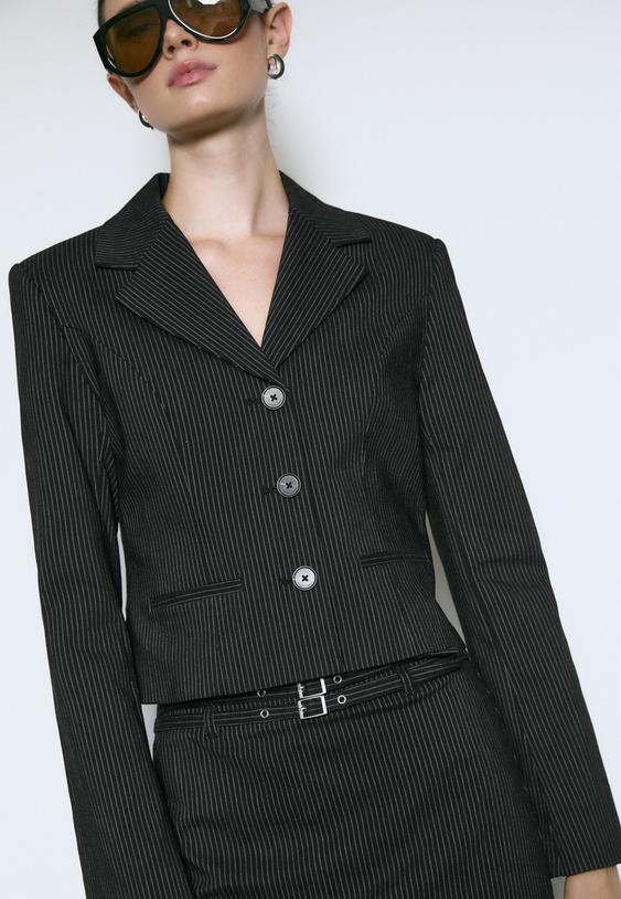 kurzer-blazer-mit-streifen