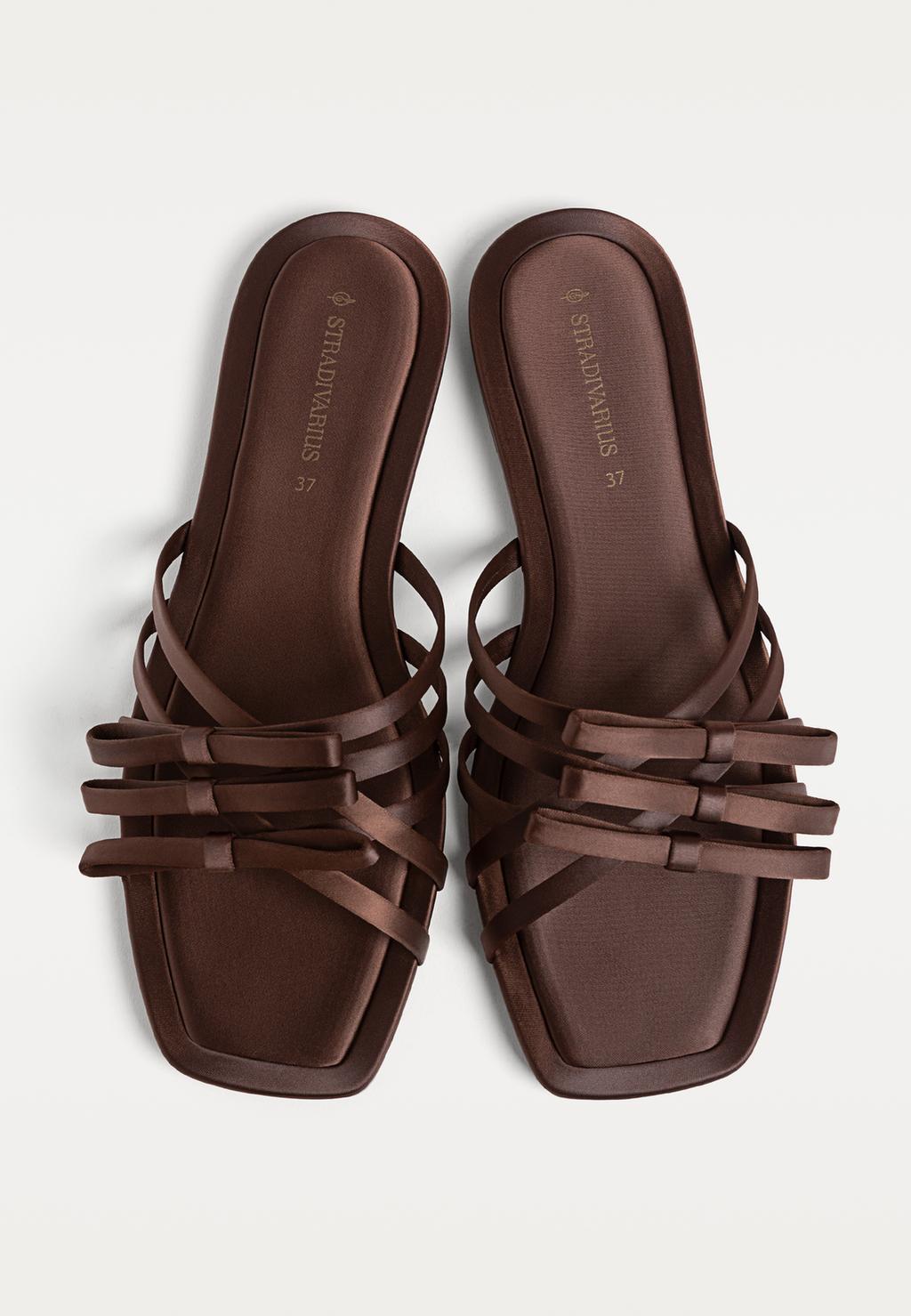 Sandalias planas tiras lazos