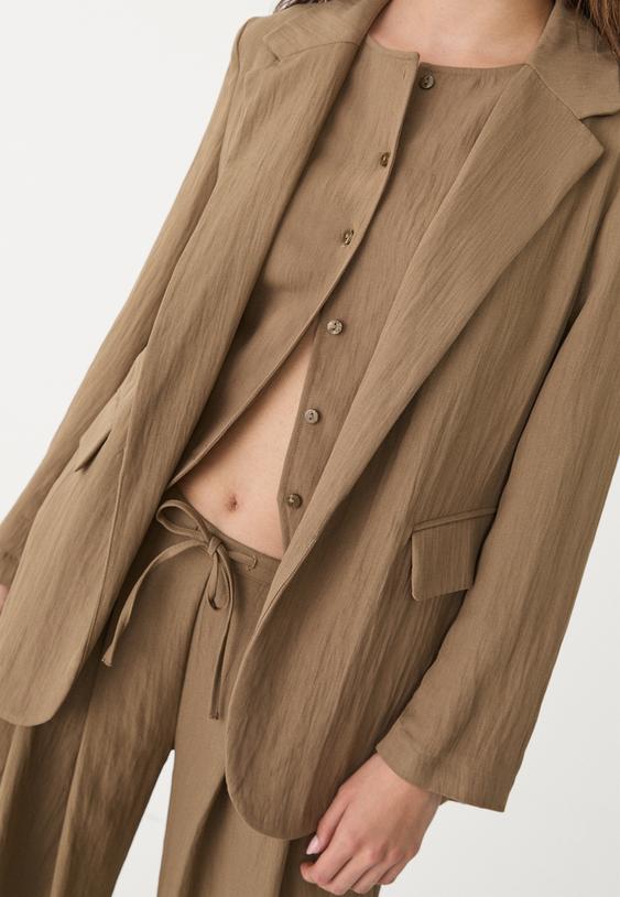 Buruşuk tasarımlı dökümlü regular fit blazer