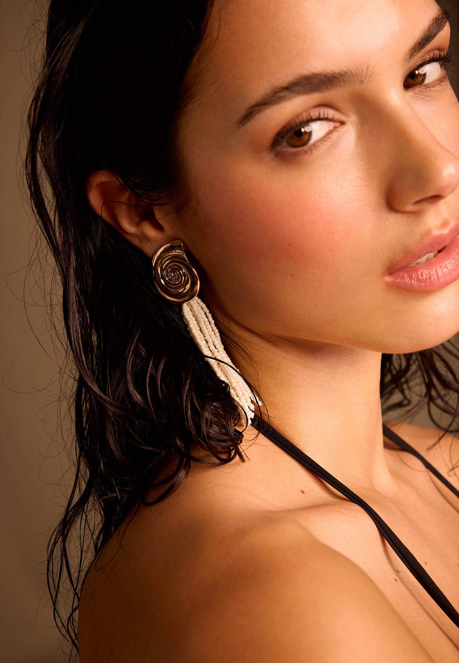 Seashell cascading earrings — Gold