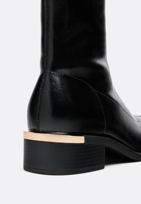 Stradivarius Φλατ Μποτίνια Με Μεταλλική Λεπτομέρεια Μαύρο 41