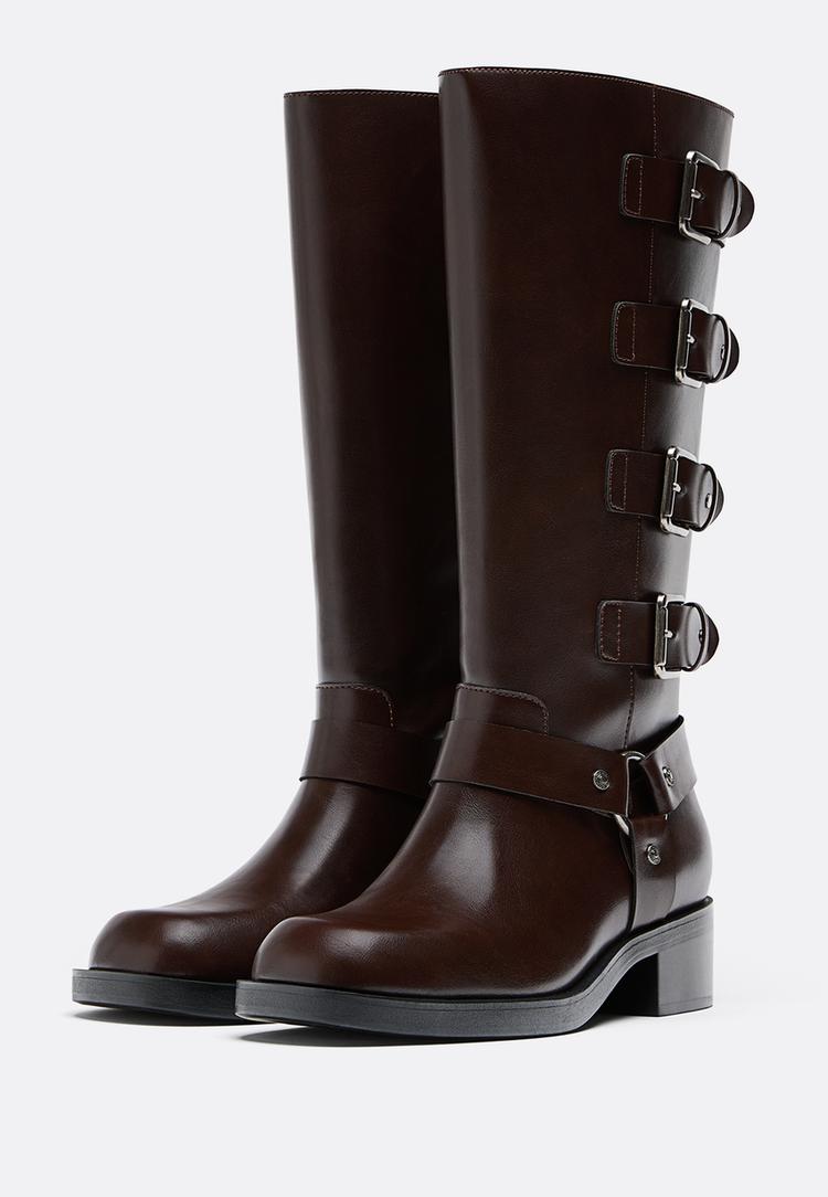 botas rasas biker com fivelas