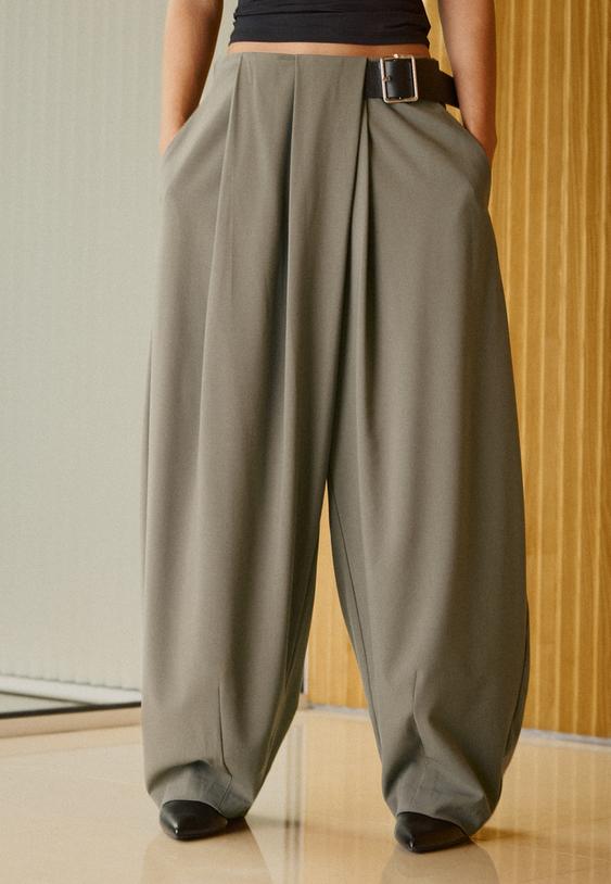 Elegantne Pantalone Sa Faltama I Kaišem