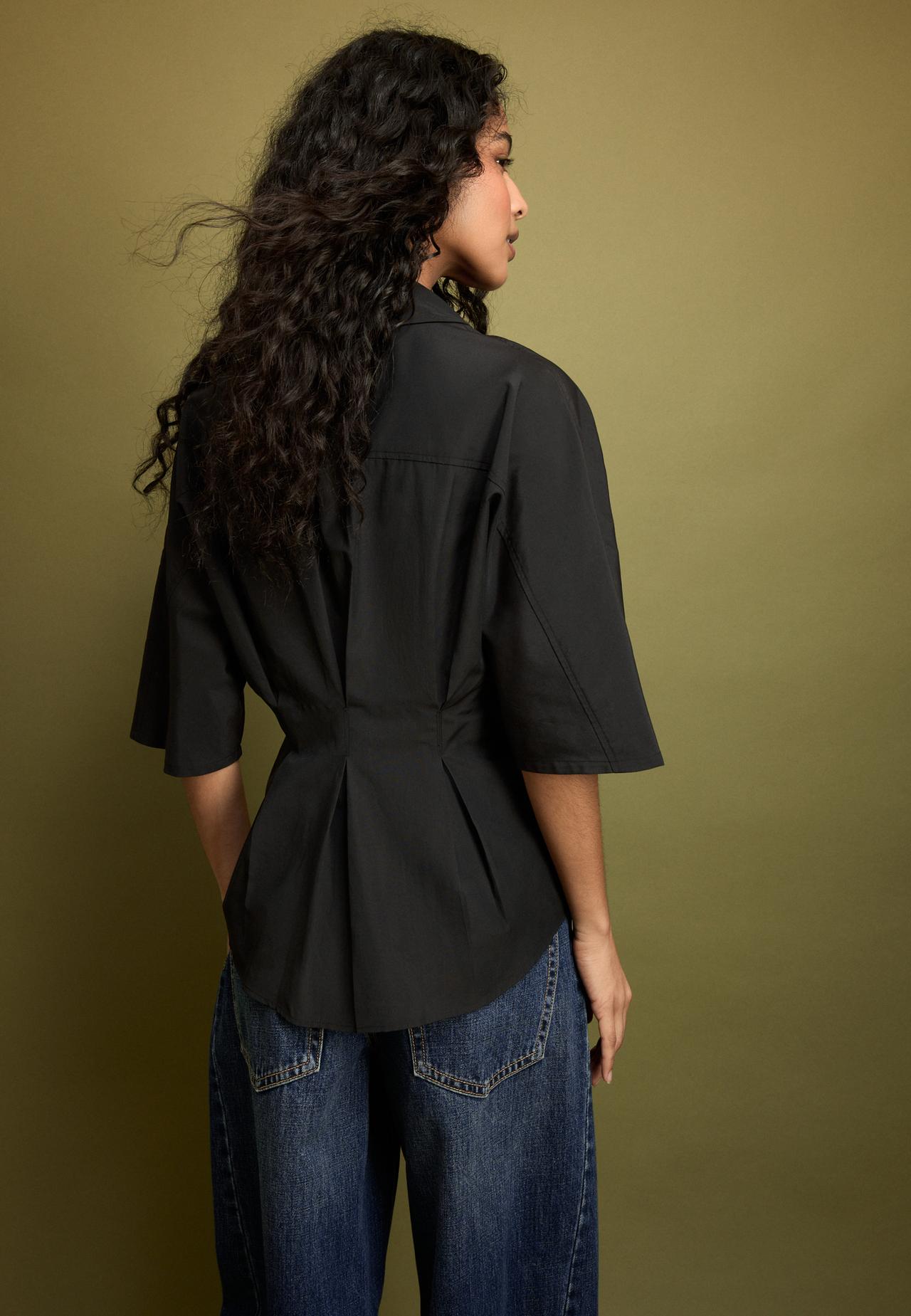 Fitted kimono sleeve shirt with pleats — Black