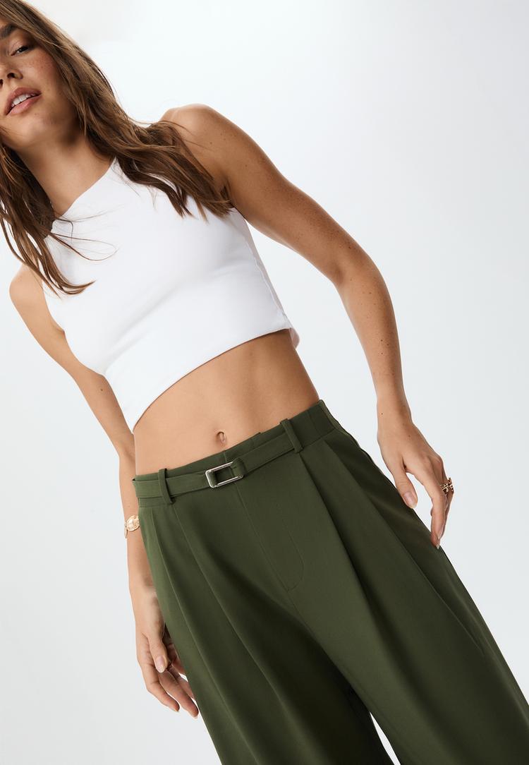 pantalon vestir ancho detalle hebilla
