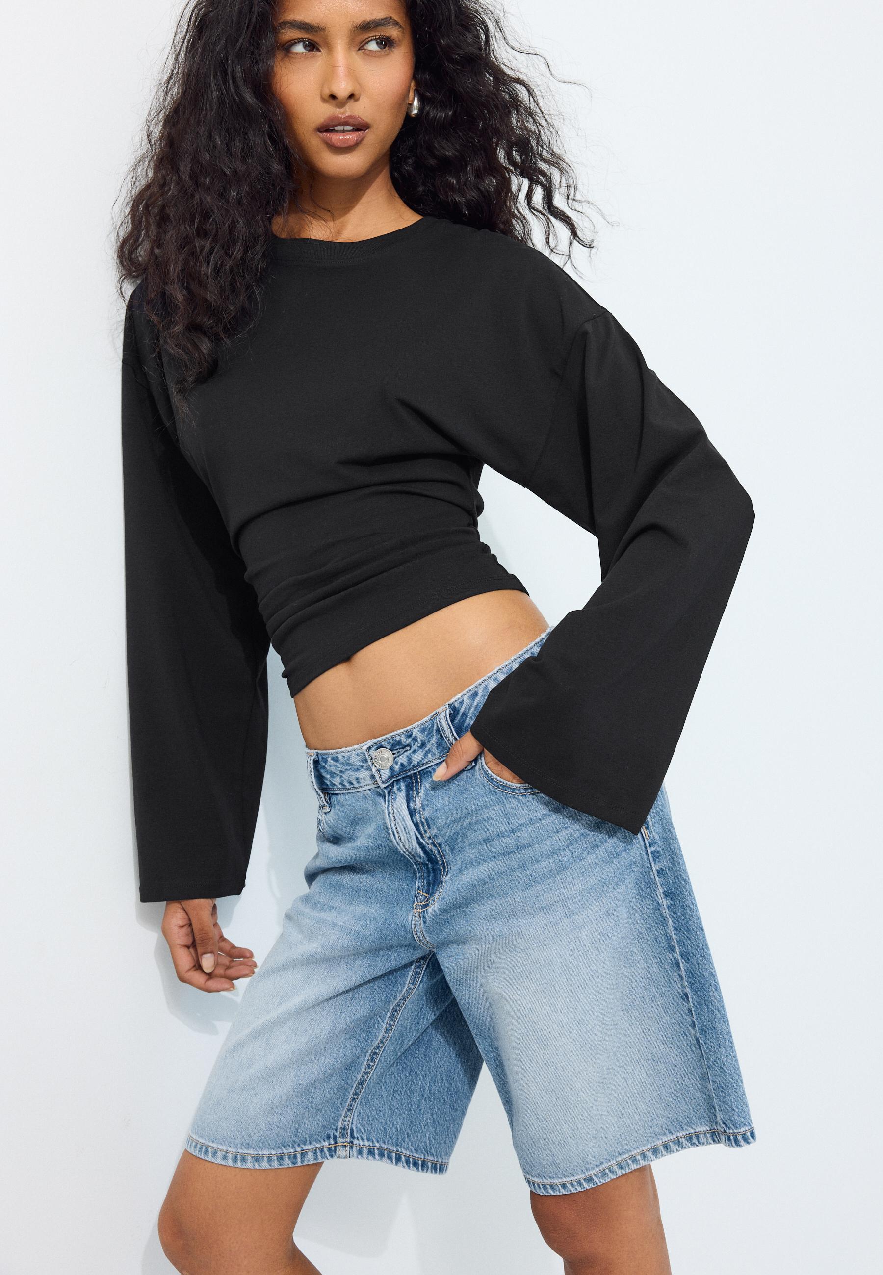 B11 Japanese-inspired long sleeve fitted waist T-shirt — Black
