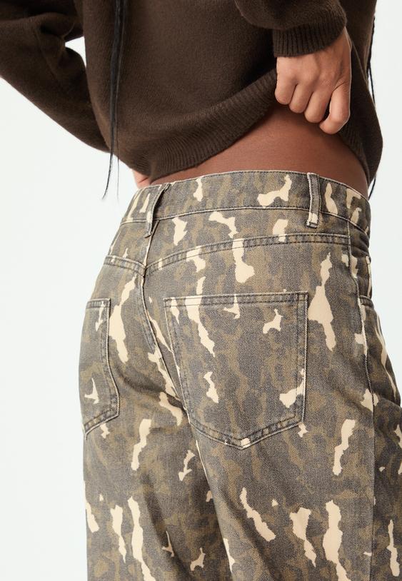 pantalon straight estampado