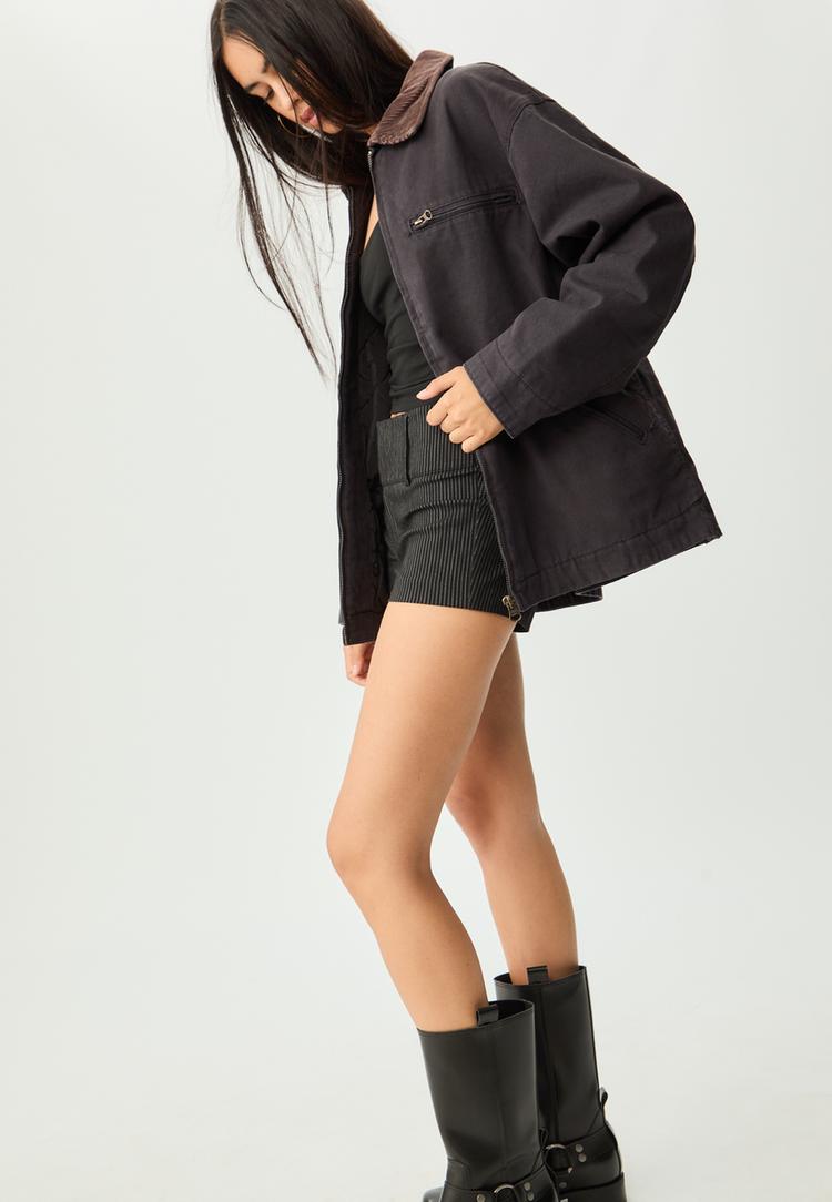 cazadora bolsillos cuello combinado