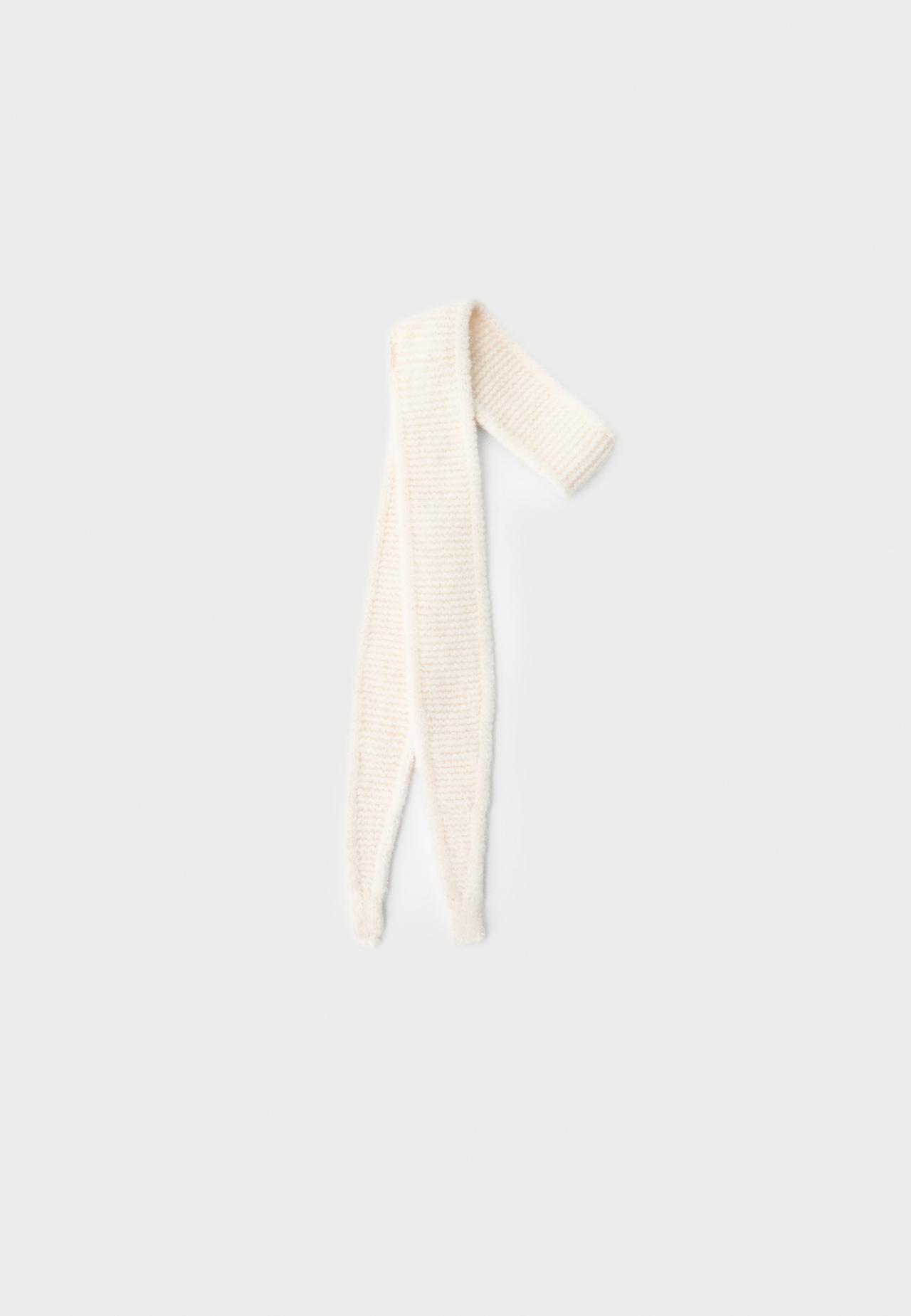 Triangular scarf — Ecru