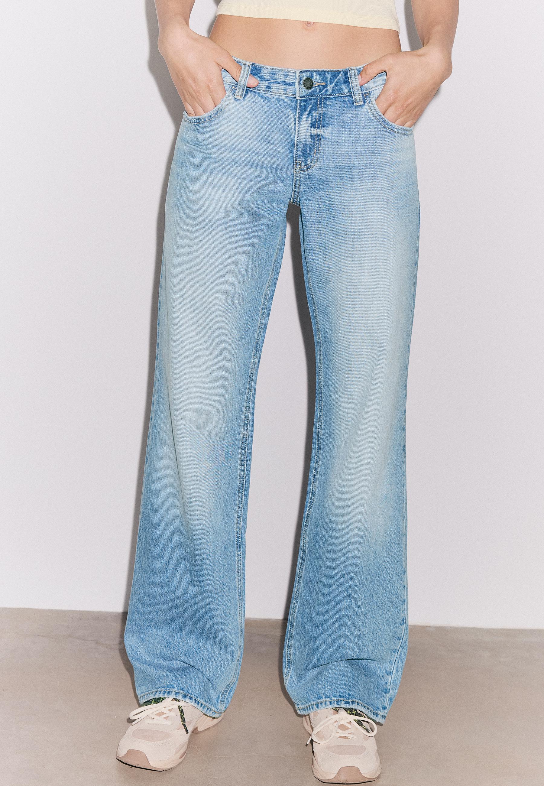 Low-rise straight-leg jeans — MEDIUM LIGHT BLUE DENIM