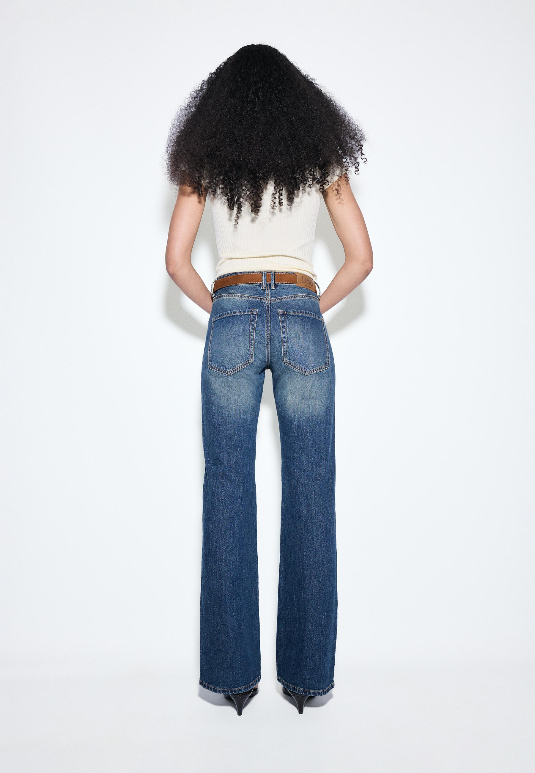 D68 Boot-cut jeans with belt — MEDIUM DENIM WASH
