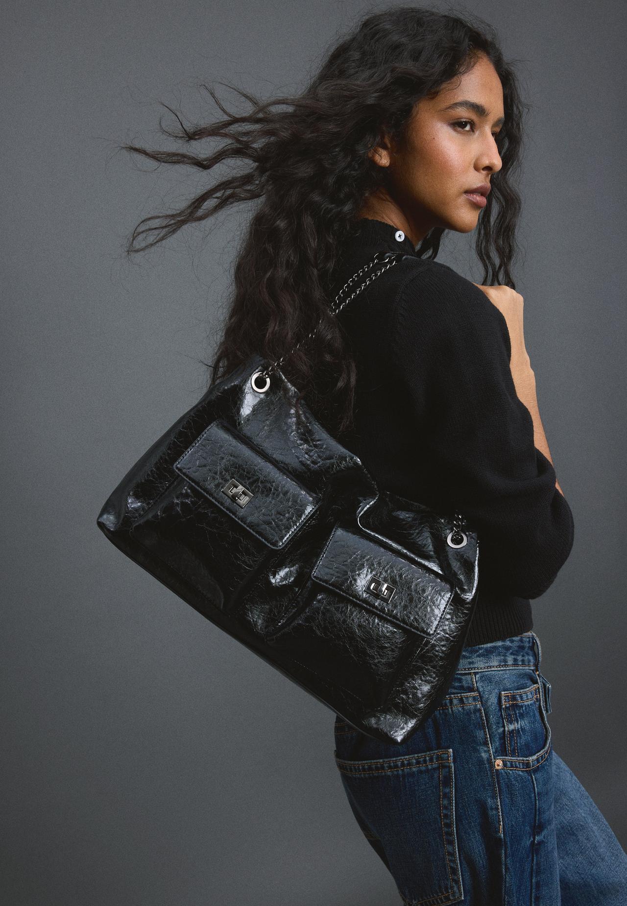 Maxi pocket shoulder bag — Black