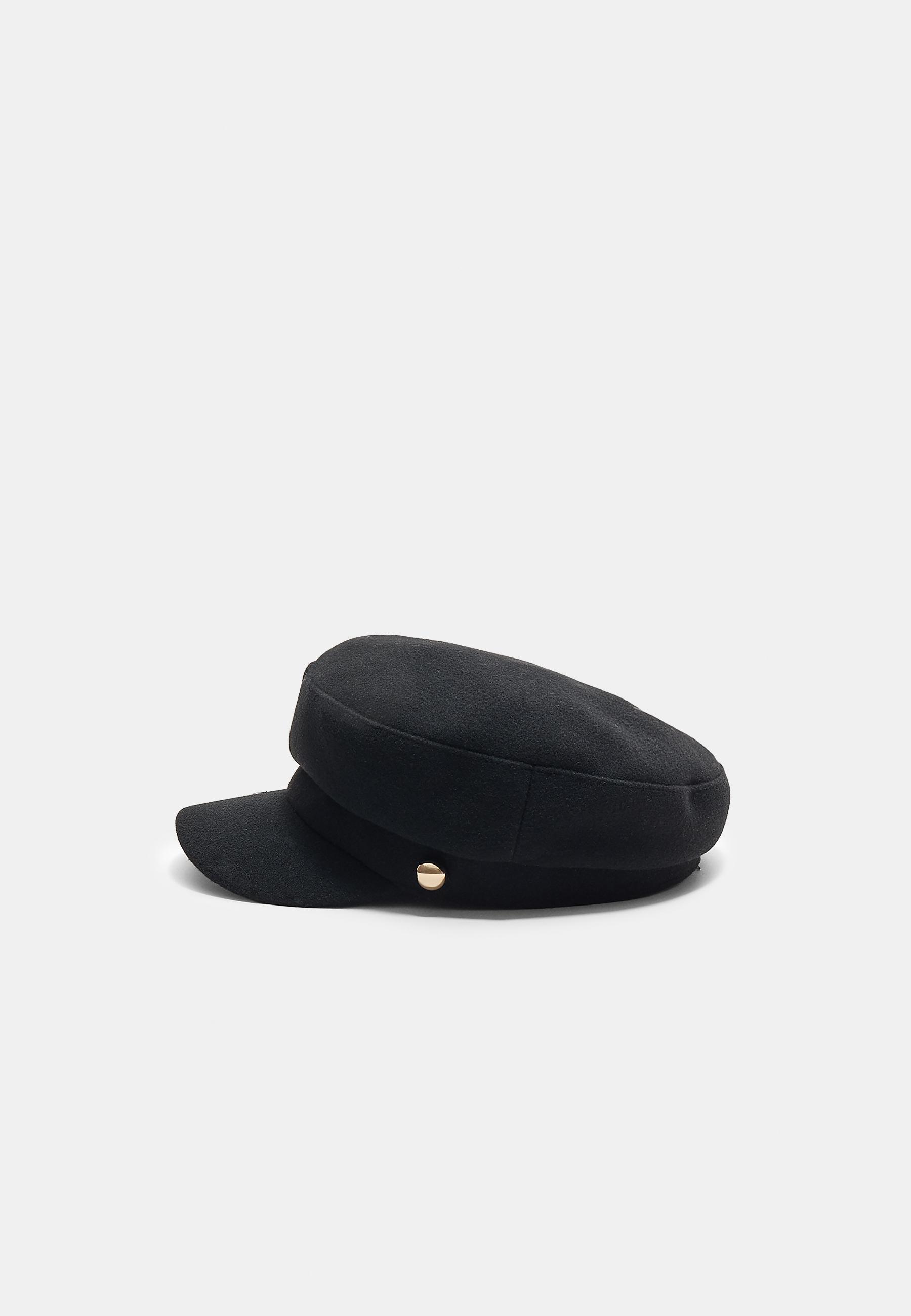 Studded cap — Black