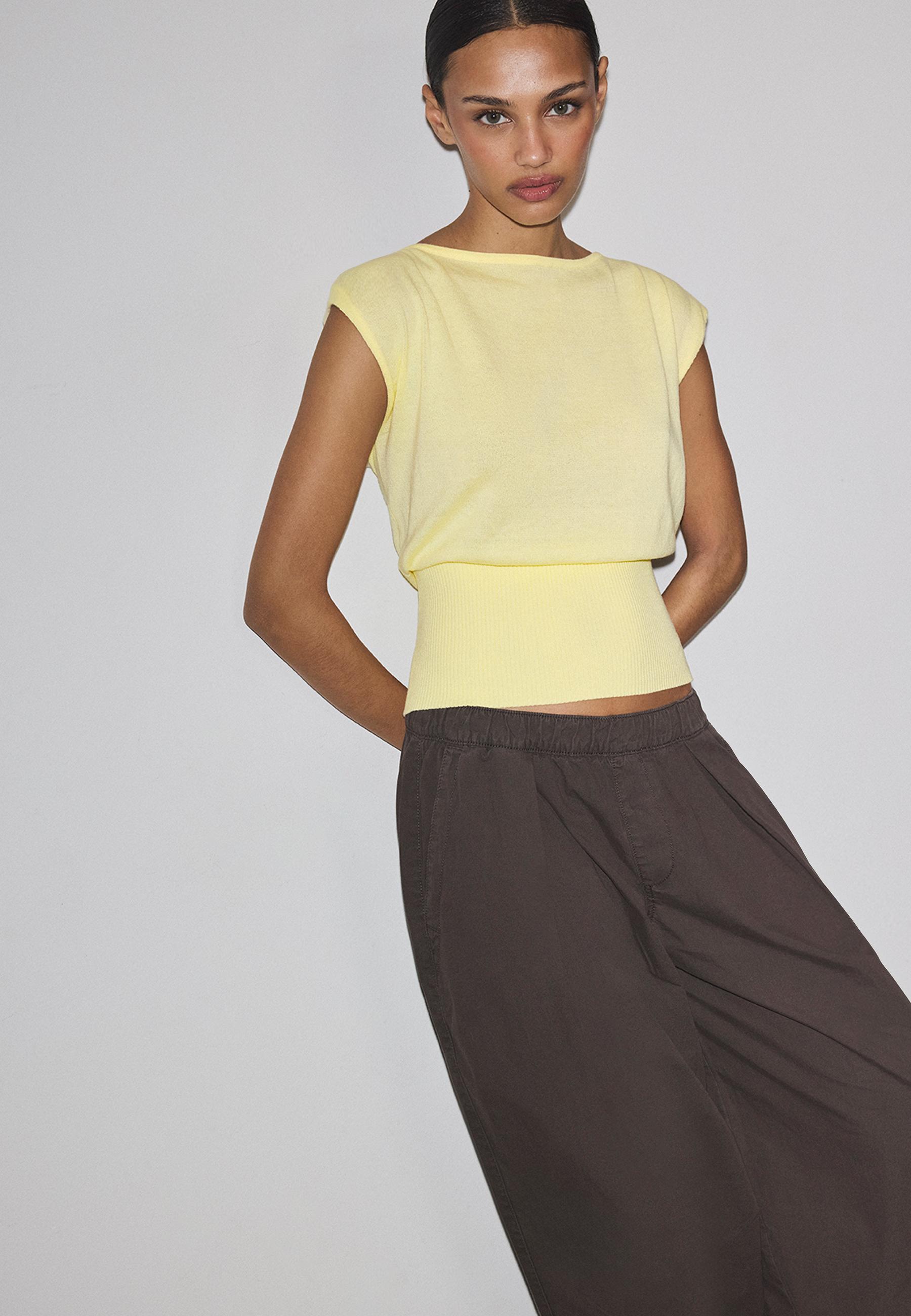 Knit top with sash — Pastel yellow