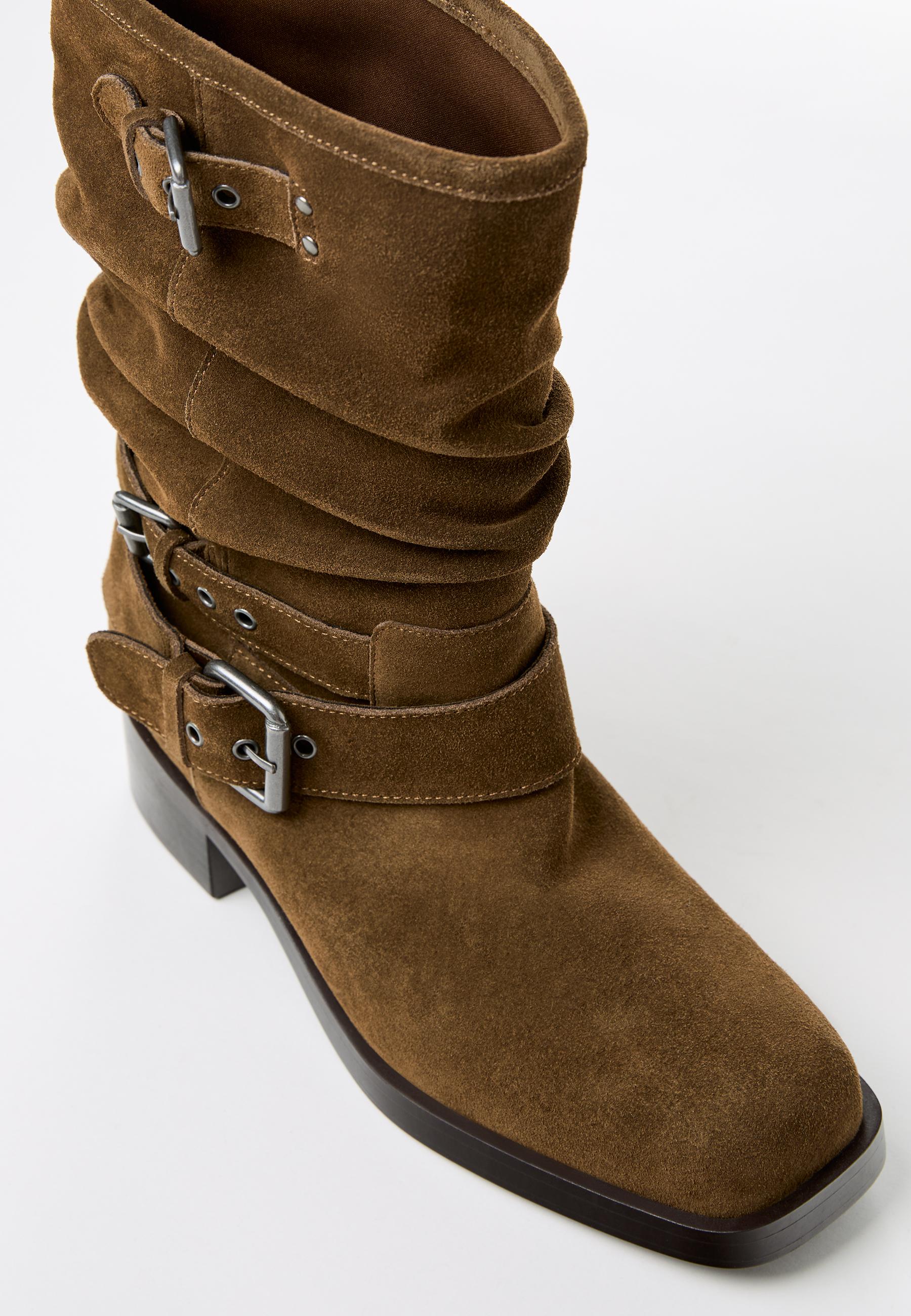 Flat leather buckle ankle boots — BEIGE