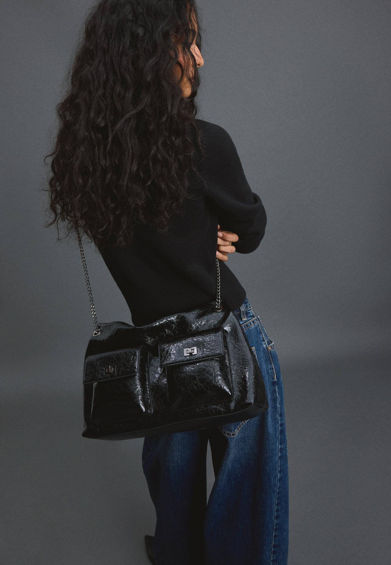 Maxi pocket shoulder bag — Black