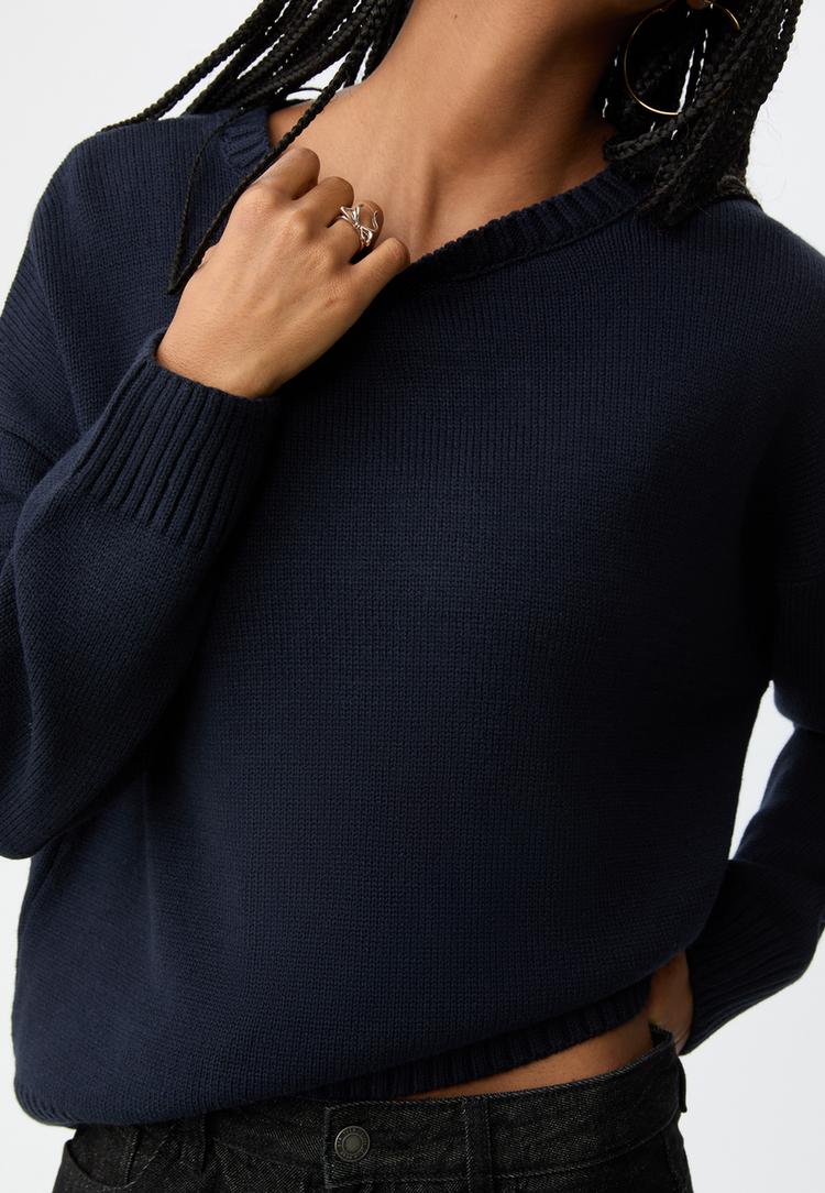 crew neck knit sweater