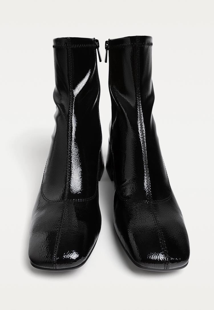 stiefeletten-in-lackoptik