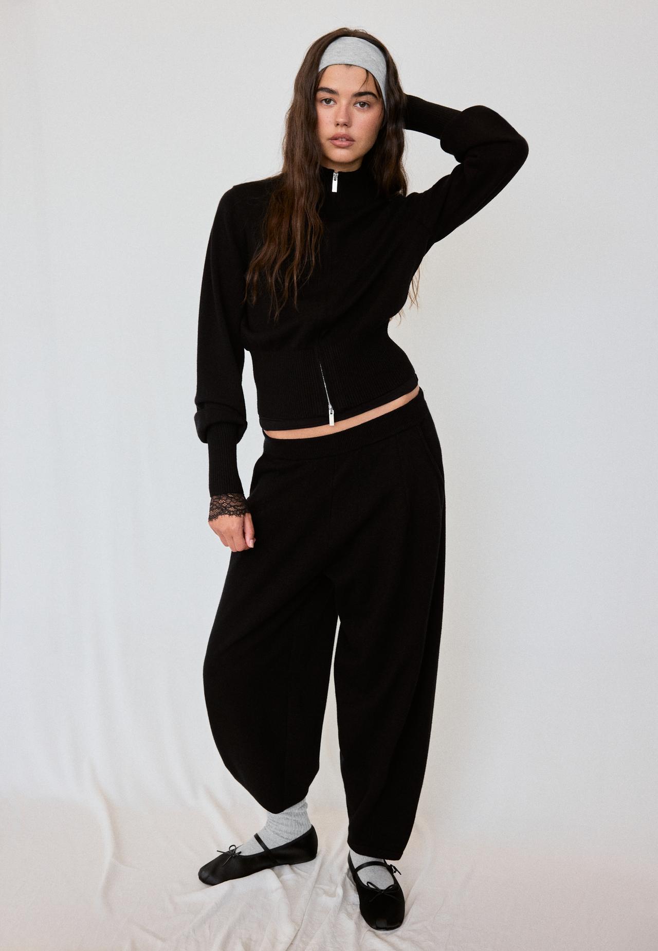 Fitted zip-up knit cardigan — Black