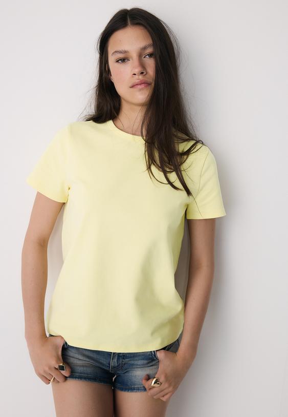 Основна Тениска С Нормална Кройка И Меко Усещане