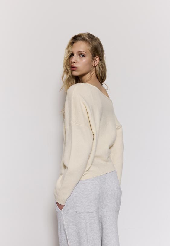 Stradivarius Asymmetric Knit Sweater Ecru L