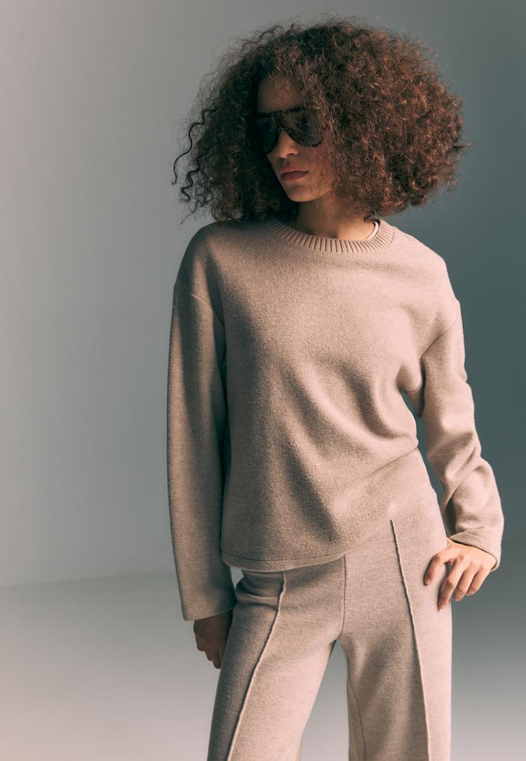 camiseta de punto cuello redondo