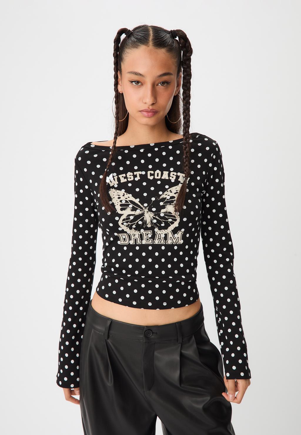 T-shirt met boothals en stippenprint