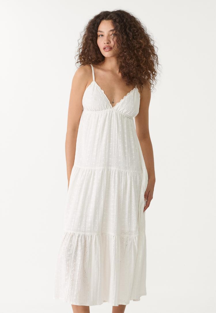vestido fluido largo bordados