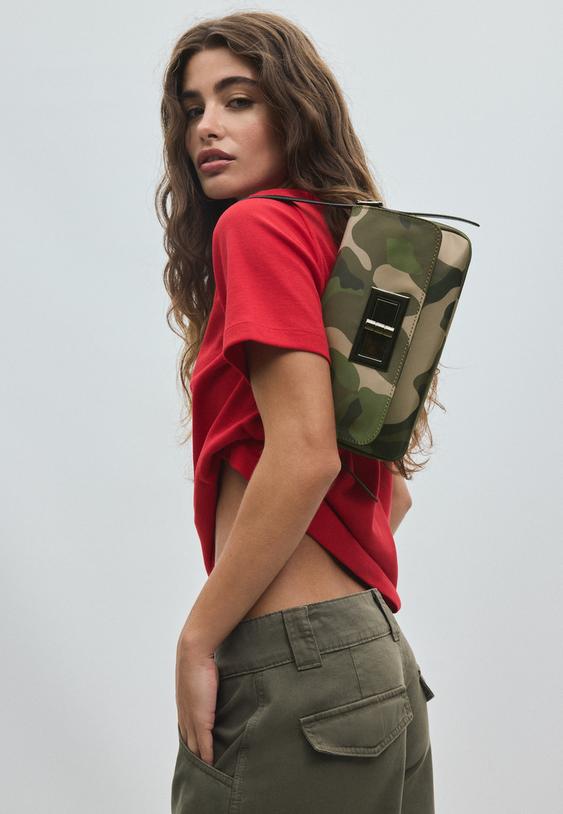 sac porte epaule compact imprime a fermoir