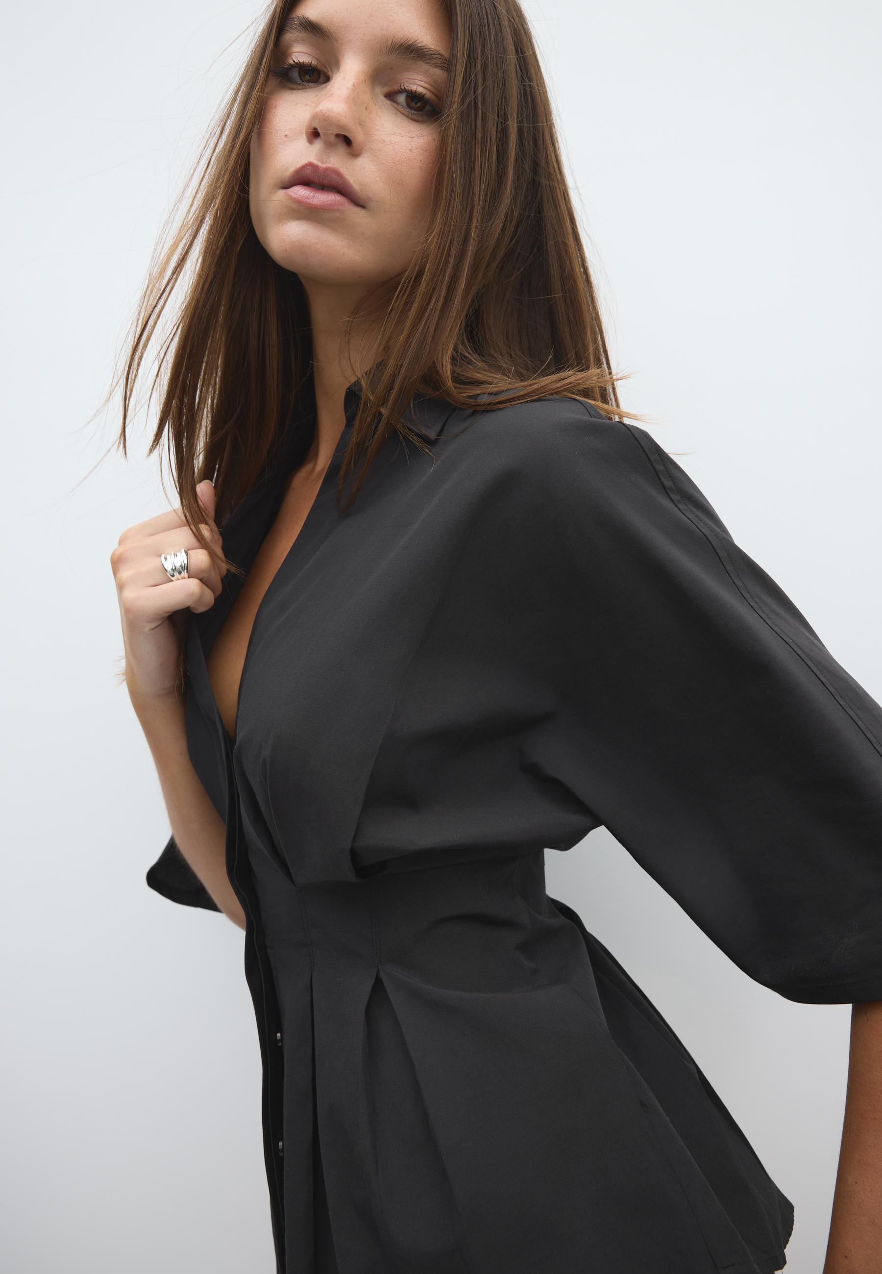 Fitted kimono sleeve shirt with pleats — Black