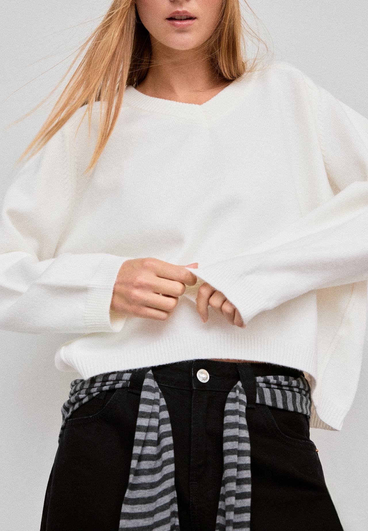 Basic V-neck knit jumper — Ecru
