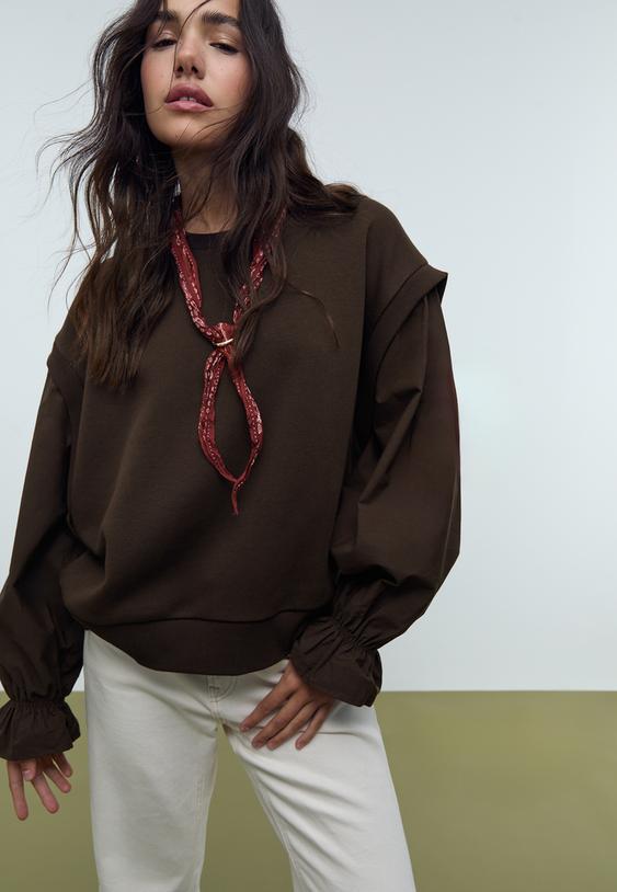 sweatshirt with contrast puff sleeves