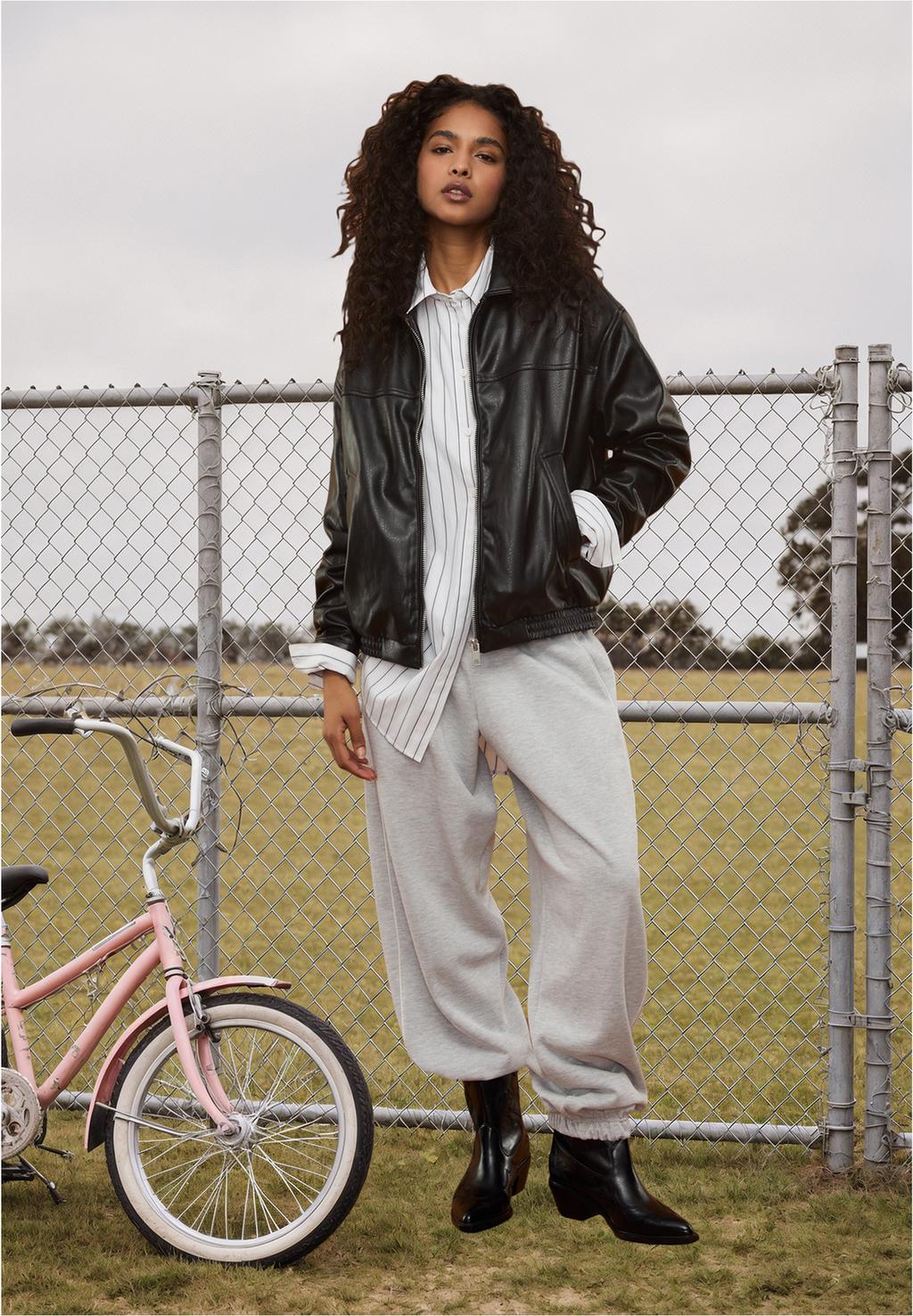 Joggers with piping
