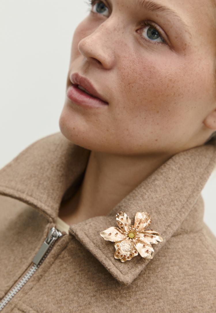 floral brooch