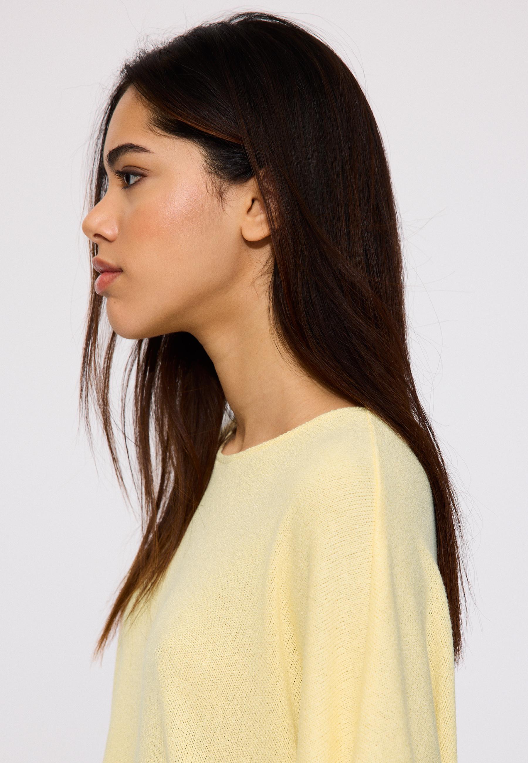 Rustic cape T-shirt — Pastel yellow