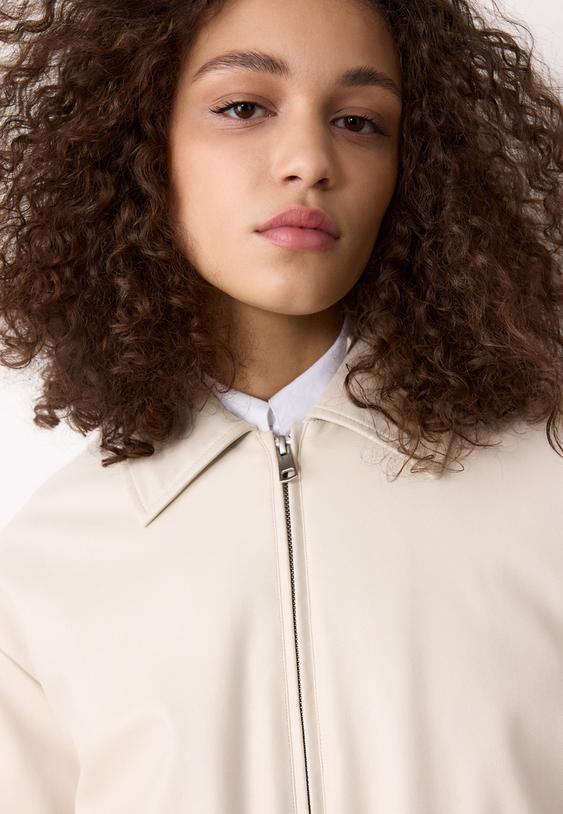 cazadora bomber acolchada efecto piel