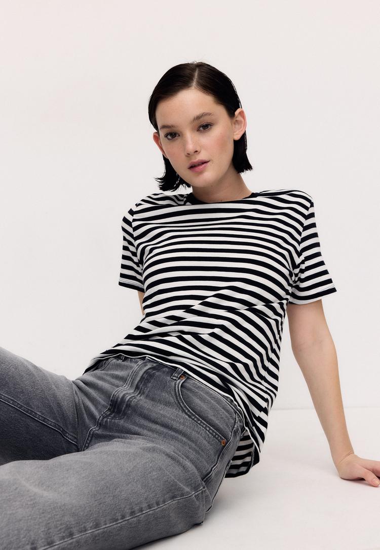 basic-t-shirt-mit-regular-fit-rundausschnitt-und-streifen