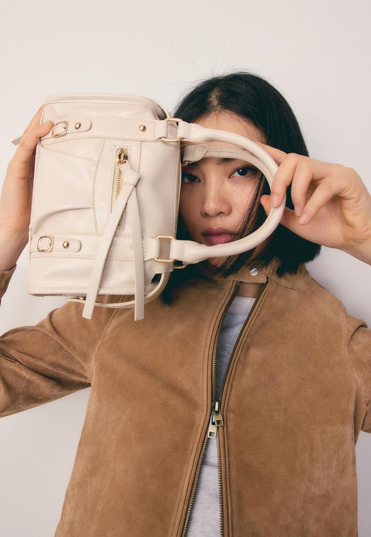 Stradivarius Τσάντα Bowling Χιαστί Με Φερμουάρ Εκρού Os φωτογραφία