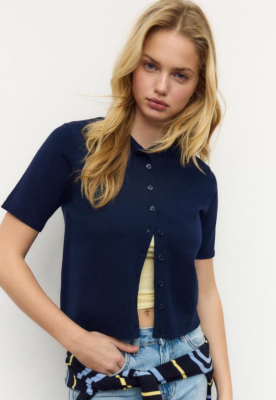 strickjacke-mit-geknopftem-stehkragen